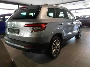 Skoda Karoq Clever 1.5 TSI DSG ACC+RKAM+CARPLAY+NAVI Klima Bild 2
