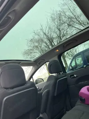 Peugeot 5008 e-HDI FAP 115 EGS6 StopStart Active Bild 2