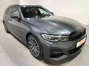 BMW 330 e Touring M Sport Automatik EU6 Leder LED Pano Bild 4