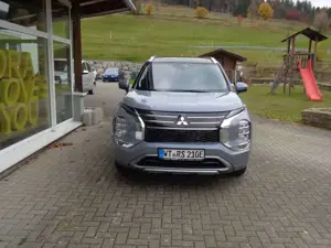 Mitsubishi Outlander 2.4L PHEV TOP 2-Farb Bild 3