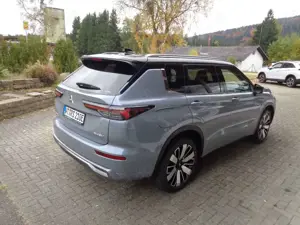 Mitsubishi Outlander 2.4L PHEV TOP 2-Farb Bild 5