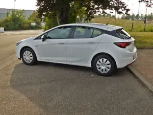 Opel Astra GARANTIE Scheckheft gepflegt Top Neue Bremsen