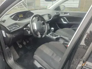 Peugeot 308 SW BlueHDi 120 Panoramadach Bild 3