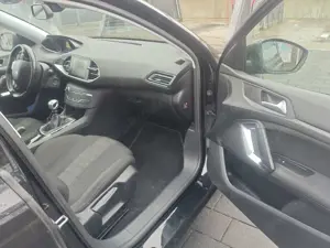 Peugeot 308 SW BlueHDi 120 Panoramadach Bild 4