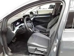 Volkswagen Golf VIII 1.5 eTSI DSG Goal DAB+ IQLight Navi Fr Bild 3