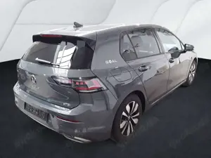 Volkswagen Golf VIII 1.5 eTSI DSG Goal DAB+ IQLight Navi Fr Bild 2