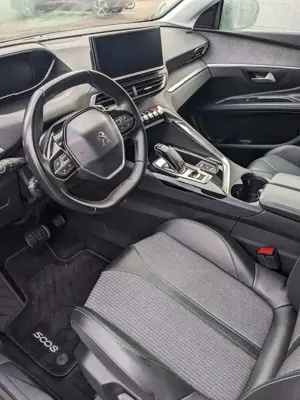 Peugeot 5008 PureTech 130 EAT8 Stop  Start Allure Pack Bild 4