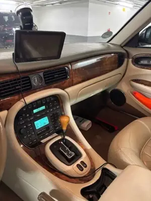 Jaguar XJ40 Sovereing Bild 4