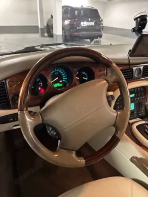 Jaguar XJ40 Sovereing Bild 3