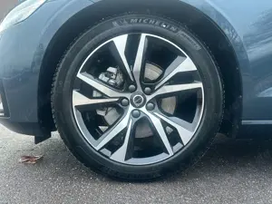 Volvo V60 B4 Mild-Hybrid Plus Dark ACC BLIS SD Bild 2