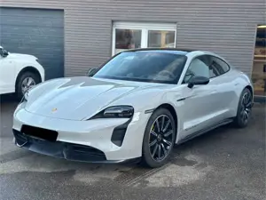 Porsche Taycan Turbo S/Carbon/Keramik/Approved 09/28