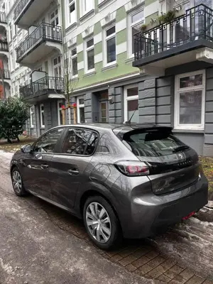 Peugeot 208 208 PureTech 100 Allure Bild 2