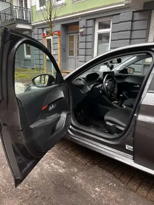 Peugeot 208 208 PureTech 100 Allure Bild 3