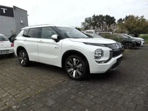 Mitsubishi Outlander 2.4L PHEV TOP