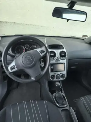 Opel Corsa Corsa  5-Türer 1.2 16V Innovation 110 Jahre Bild 4