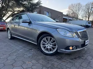 Mercedes-Benz E 220 CDI BE NAVI GLASDACH SITZHZG. PDC ALU GRA