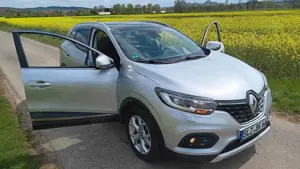 Renault Kadjar Kadjar TCe 140 EDC GPF LIMITED Automatik Teilleder Bild 3