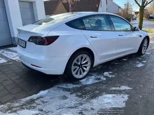 Tesla Model 3 Model 3 RWD Hinterradantrieb top Zustand Bild 2