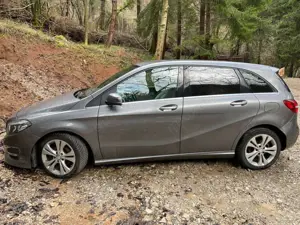 Mercedes-Benz B 180 7-DCT*Urban/Progressive*Standheizung*Navi*Parkassistent*Klima-2-Zonen*