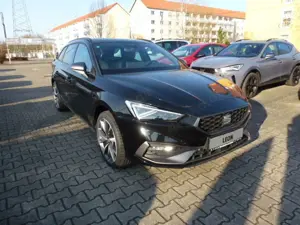 SEAT Leon Sportstourer FR 2.0 TDI DSG + Panorama Bild 3