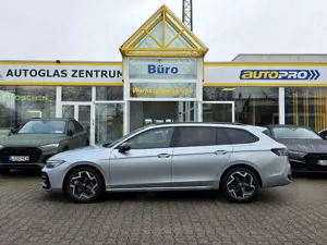 Volkswagen Passat Variant Signature R-Line Pano Standhzg.