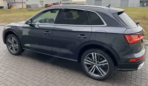 Audi Q5 Q5 Hybrid 55 TFSI e quattro S tronic Bild 3