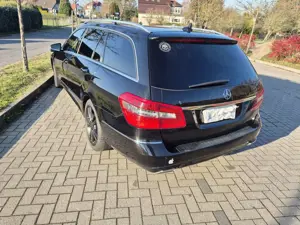 Mercedes-Benz E 220 Bild 2