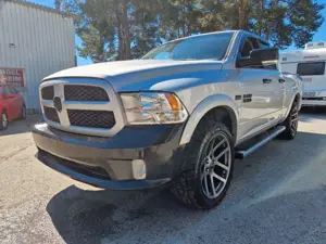 Dodge RAM 5.7 V8 HEMi 4X4 QUAD CAB TÜVNEU