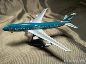 Flugzeugmodell Cathay Pacific Millenium Edition Jumbo Jet Boeing 747