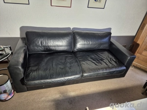Schwarzes Ledersofa
