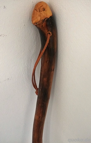 Wanderstock, rustikal-massive Ausführung Bild 3