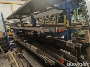 kragarmregal  2 seitig  3 Meter lang mit Inhalt