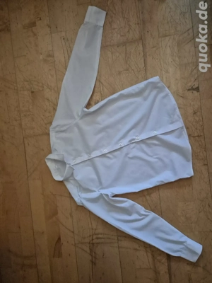 Wir verkaufen ein weisses Hemd (100% Baumwolle) 152 LOGG für Jungen.  Wir sind ein Nichtraucherhaush