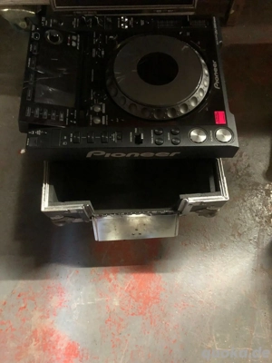 2x Pioneer CDJ2000 NXS Nexus DJ CD-Player mit Koffer