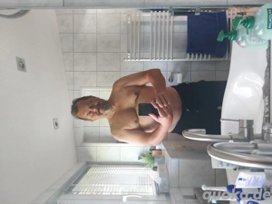 Ich will mich einer strengen strammen Oma ausliefern