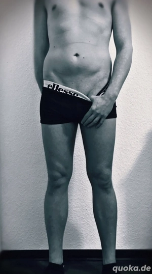 Horny Boy verkauft seine Bilder & Videos 