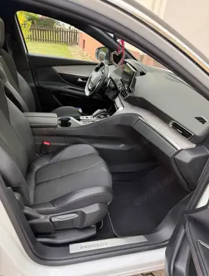 Peugeot 3008 3008 Hybrid4 300 e-EAT8 GT Bild 5