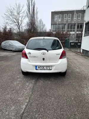 Toyota Yaris 1.0 VVT-i Sol Bild 4