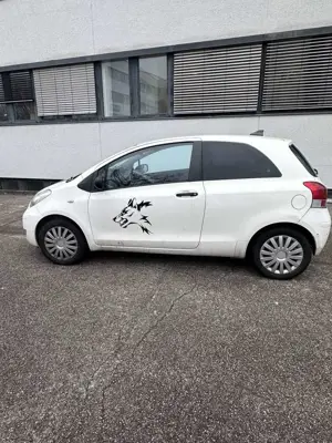 Toyota Yaris 1.0 VVT-i Sol Bild 2