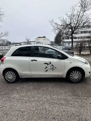 Toyota Yaris 1.0 VVT-i Sol Bild 3