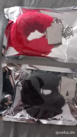 Handschellen mit Plüsch  - rot oder schwarz