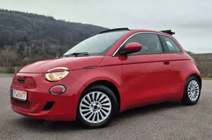 Fiat 500e 500 E (RED) Cabrio, Carplay.