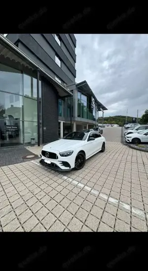 Mercedes-Benz E 300 de 9G-TRONIC AMG Line