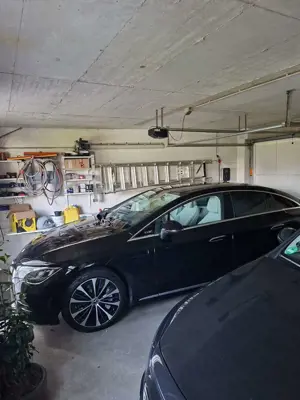 Mercedes-Benz EQE 300 Electric Art