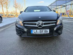 Mercedes-Benz A 180 (BlueEFFICIENCY) Style
