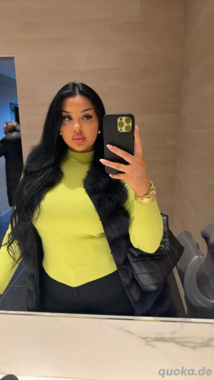 biete Fußbilder Socken getragene Höschen an