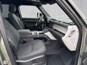 Land Rover Defender 110 D300 X-Dynamic SE *2,99%* Bild 3