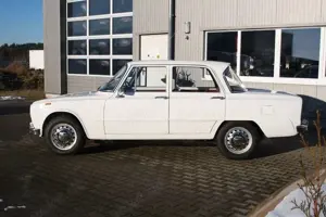 Alfa Romeo Giulia 1300 Super * Julchen sucht neues Zuhause Bild 5