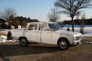 Alfa Romeo Giulia 1300 Super * Julchen sucht neues Zuhause Bild 2