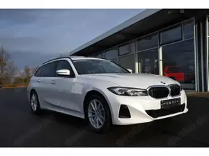 BMW 320 d Touring xDrive Navi LED SHz Apple CP PDC Bild 3